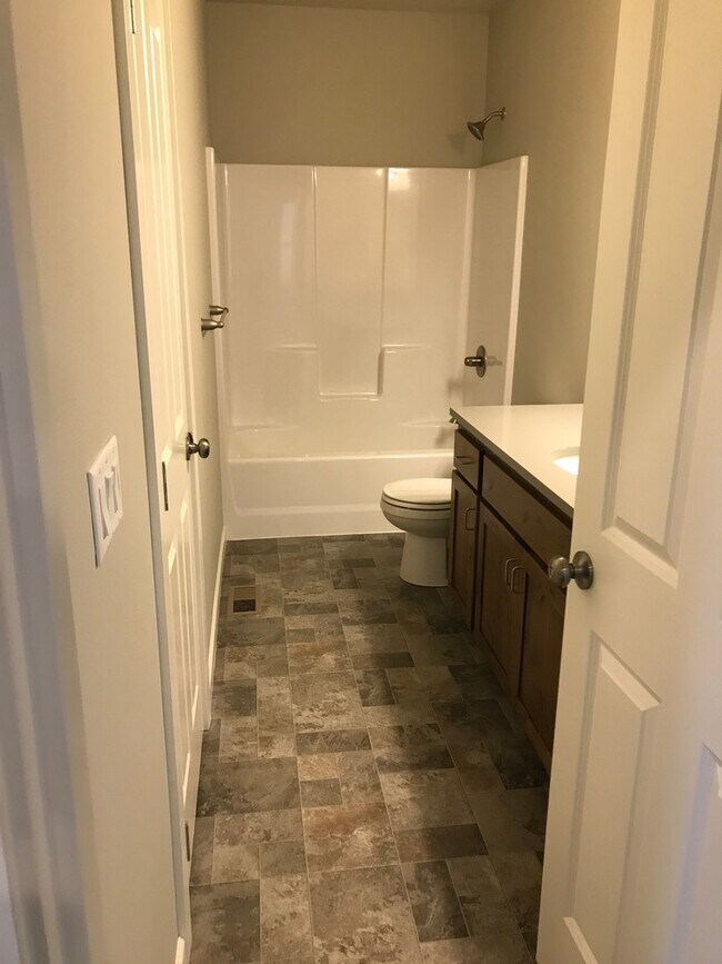 Building Photo - Single Level Home In NW Redmond Oregon