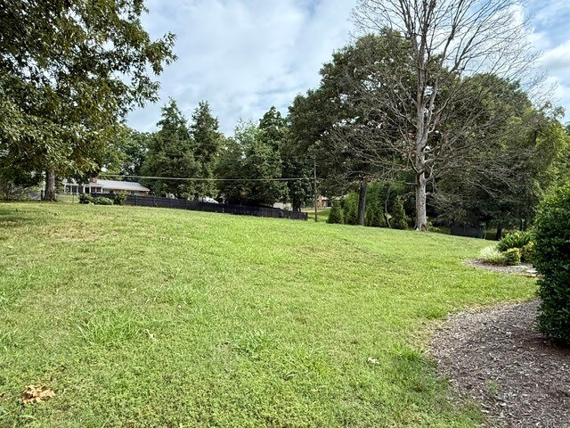 Building Photo - 590 Wedgwood Dr