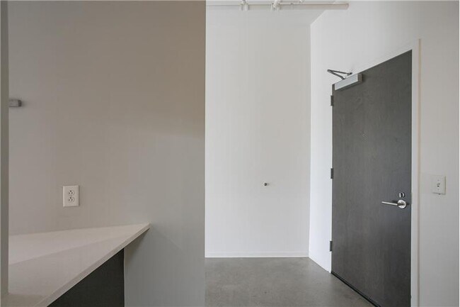 Building Photo - 2115 Yeaman Pl