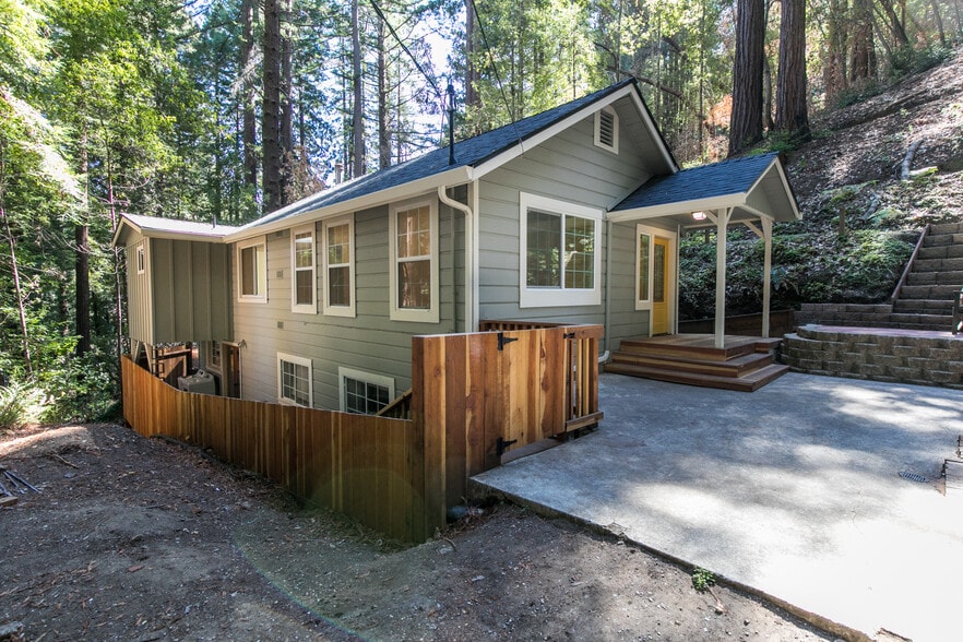 Building Photo - 504 Eden Ave