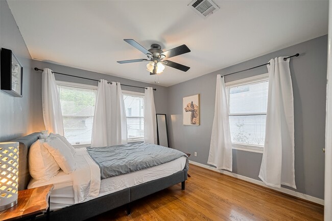 Building Photo - 2163 University Blvd