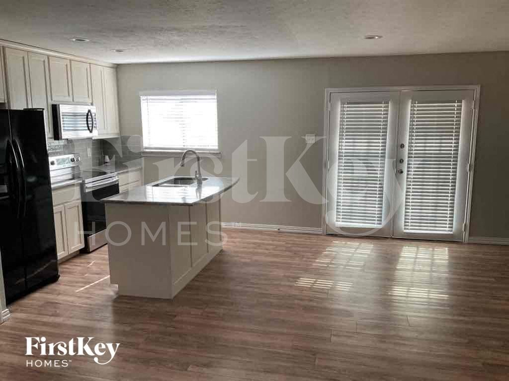 Building Photo - 1005 Loving Trail