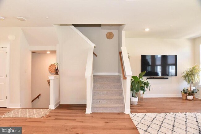 Building Photo - 214 Red Leaf Ln