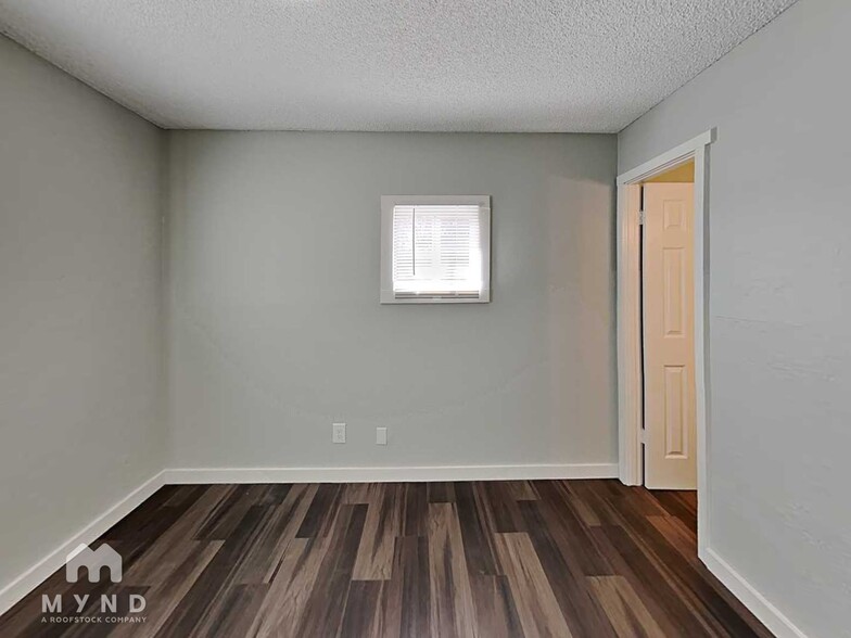 Building Photo - 5650 S 46th Pl