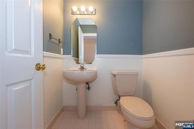 Building Photo - 63 Hickory Way