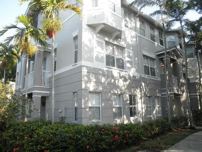 Building Photo - Shoma Townhomes