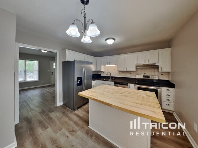 Building Photo - 5945 Presentation St