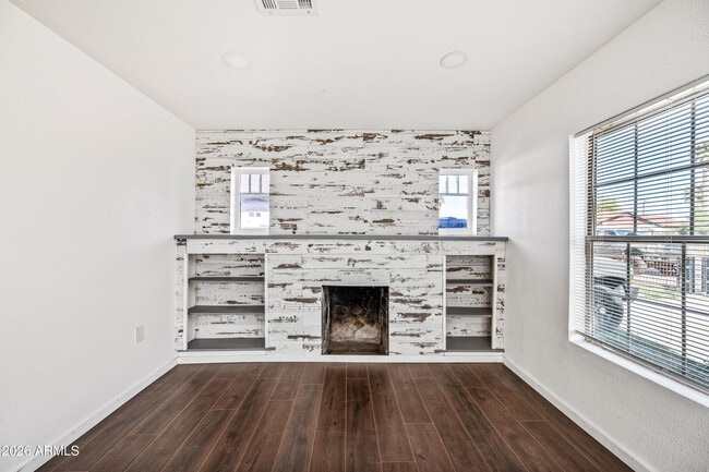 Building Photo - 330 N 15th St