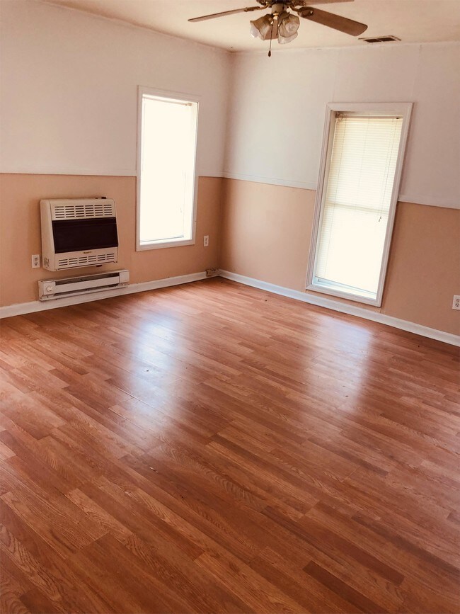 Building Photo - 185 Church St