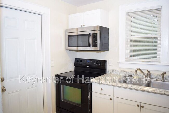 Building Photo - 1303 Tallwood St