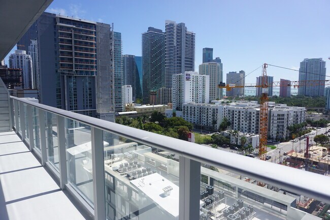 Building Photo - 1010 SW 2nd Ave