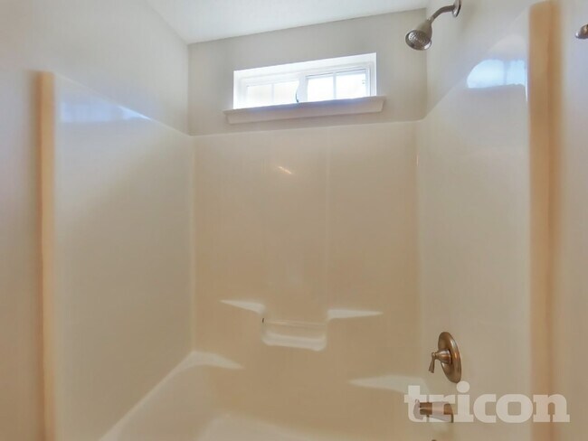 Building Photo - 2934 Hawick Commons Dr