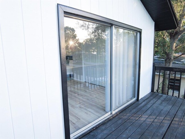 Building Photo - 405 Shore Dr E