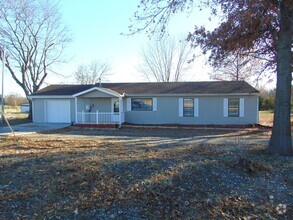 Building Photo - Large 2 Bedroom 1 Bath Farm House!