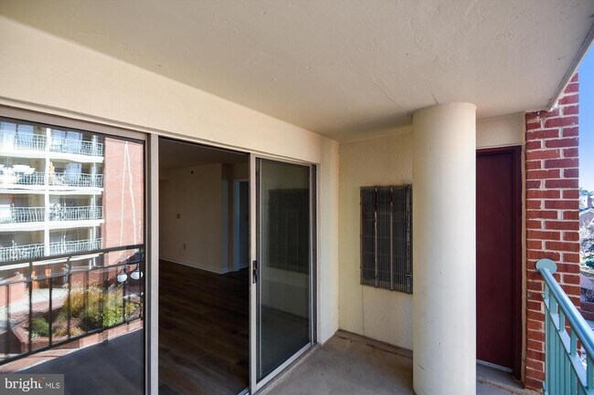 Building Photo - 610 N West St