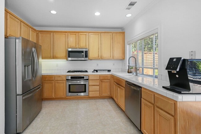 Building Photo - 166 Blackstone Dr