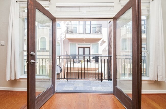 Building Photo - 1148 W 25th St