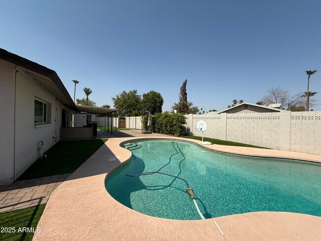 Building Photo - 4613 S Rita Ln
