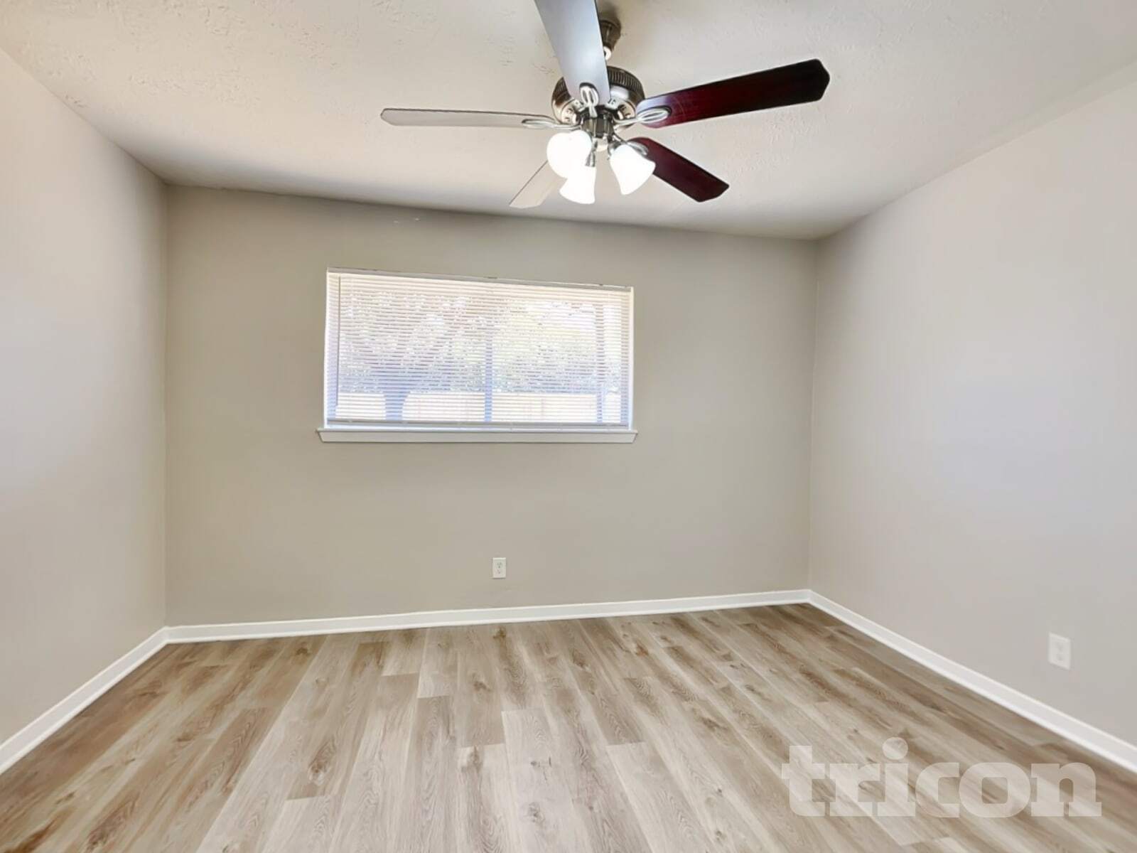 Building Photo - 4427 Oakside Dr