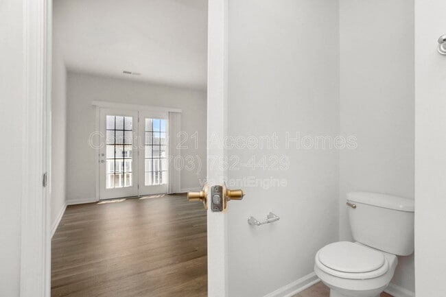 Building Photo - 24676 Hutchinson Farm Dr