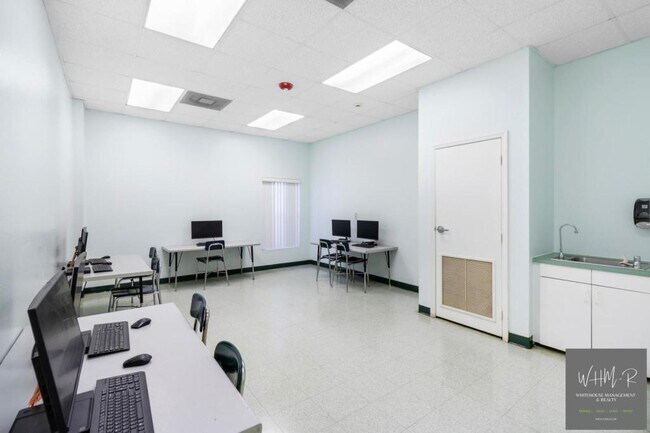 Building Photo - 926 Quincy St