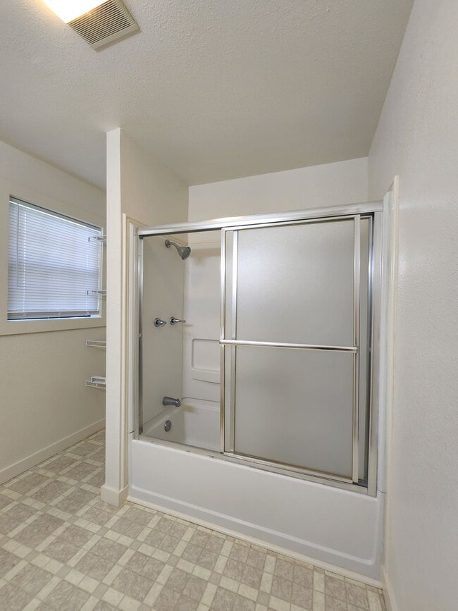 Building Photo - 1827 S Fredonia St