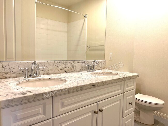 Building Photo - Beautiful 3 Bed/2.5 Bath Home in Portola S...
