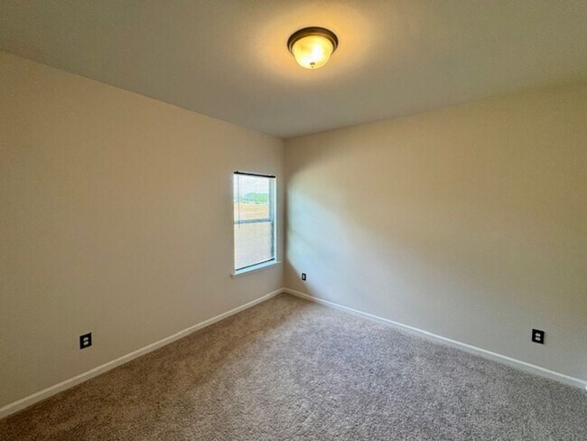 Building Photo - UP TO $500 OFF ONE MONTH!