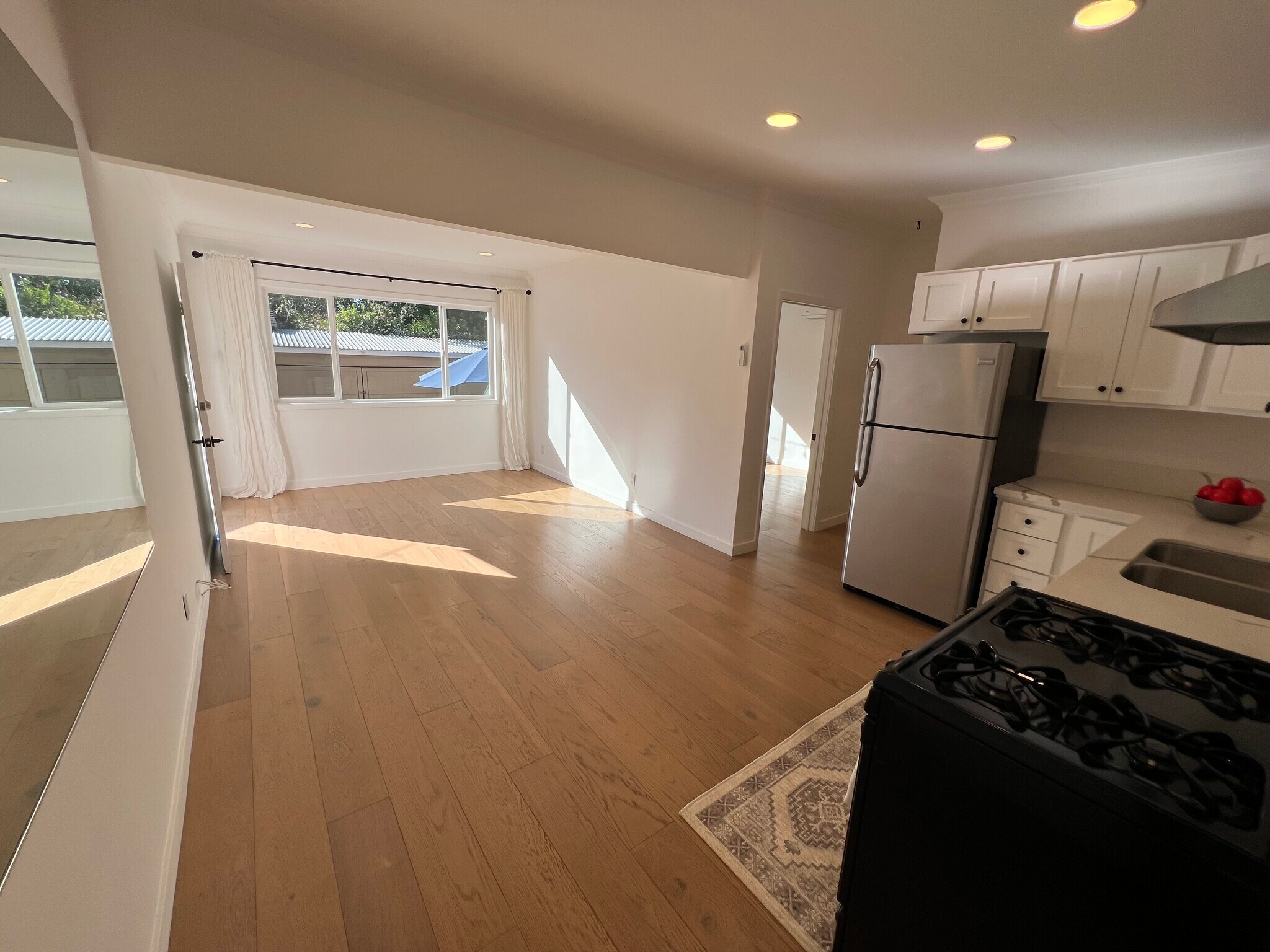 Hardwood Floors - 4014 Higuera St
