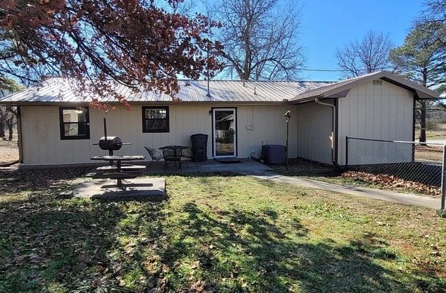 Building Photo - 415641 E 1094 Rd