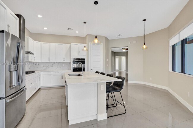 Building Photo - 10590 Mira Vista Dr