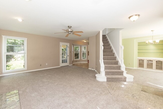 Building Photo - Three Bedroom Home!