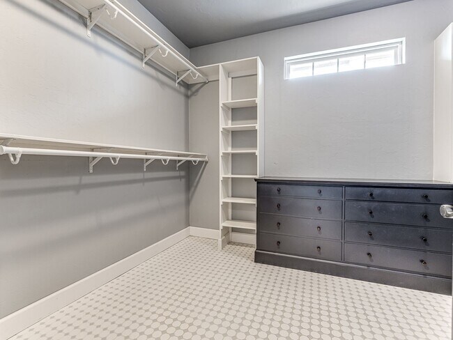 Building Photo - Fantastic home in the Fairways at Surrey H...