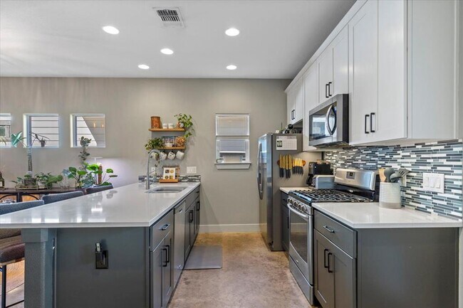 Building Photo - 3014 Neal St