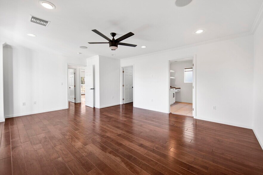 Building Photo - 2124 Reservoir St