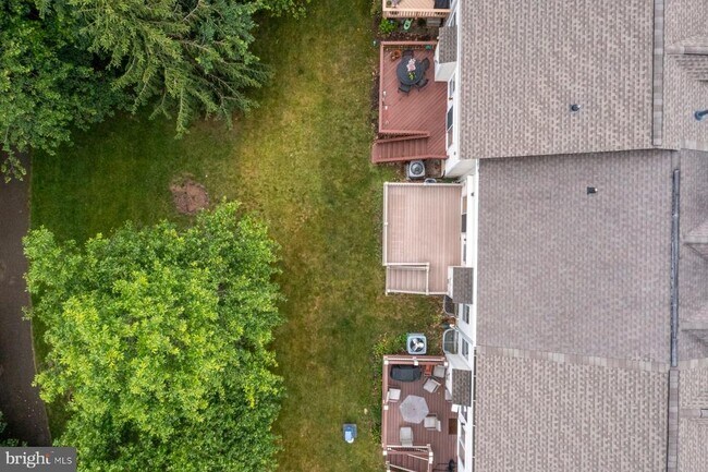 Building Photo - 805 Thicket Ct