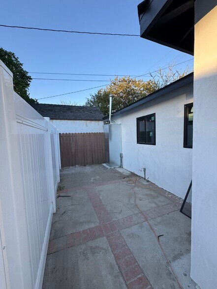 Building Photo - 11720 Utah Ave