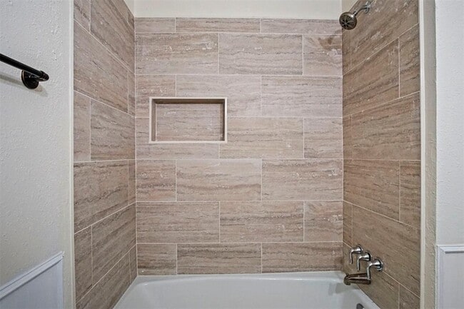 Building Photo - 625 Hawthorne Pl