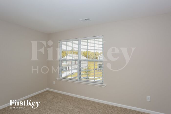 Building Photo - 413 Bennington Dr