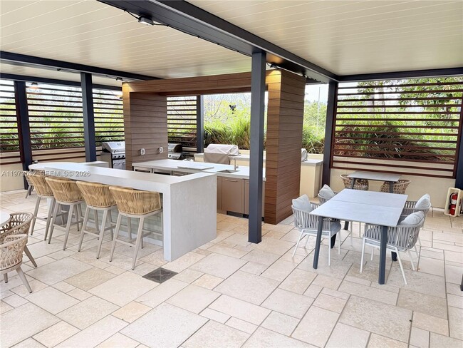 Building Photo - 400 South Pointe Dr