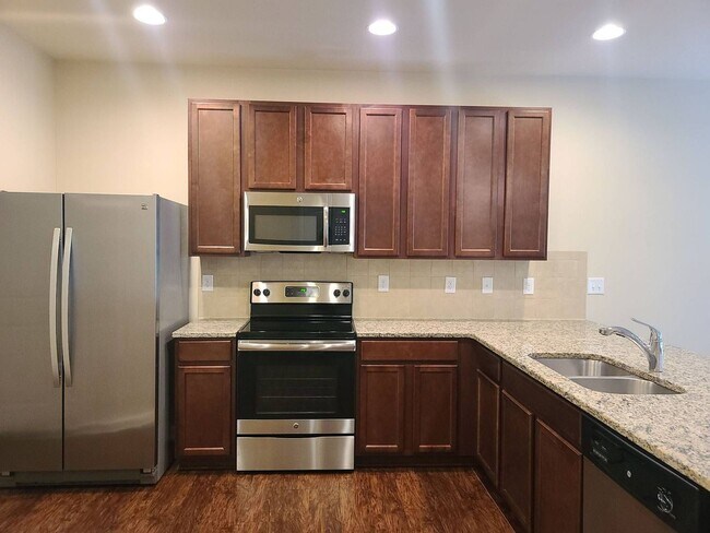 Building Photo - 196 Highland Pointe Cir E