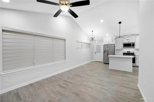 Building Photo - 15 N 15th Ln