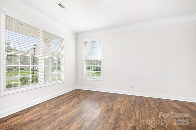 Building Photo - 1076 Thoroughbred Dr.