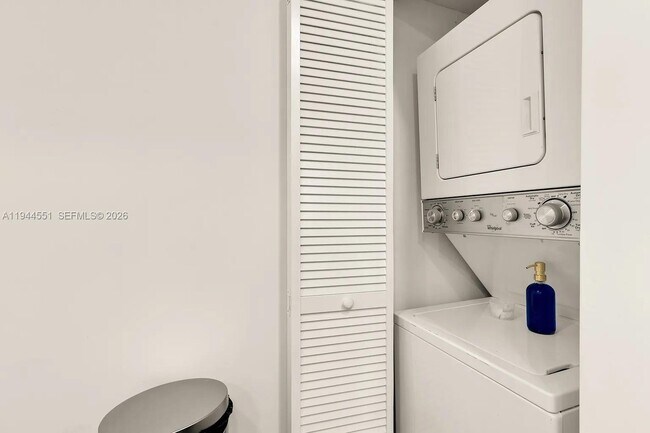 Building Photo - 1237 NW 33rd Ave