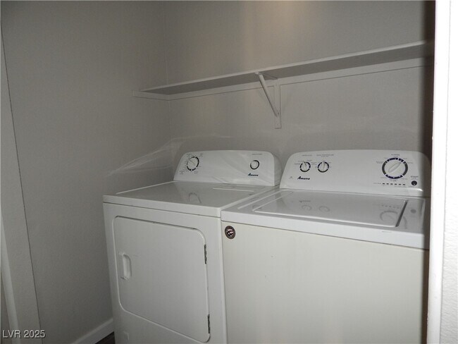 Building Photo - 1032 Sweeping Ivy Ct