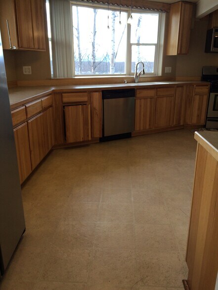 Building Photo - 460 W Briar Dr
