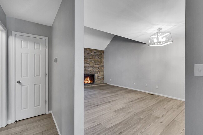 Building Photo - $2,795.00 - 3 Bed, 2.5 Bath Townhome with ...