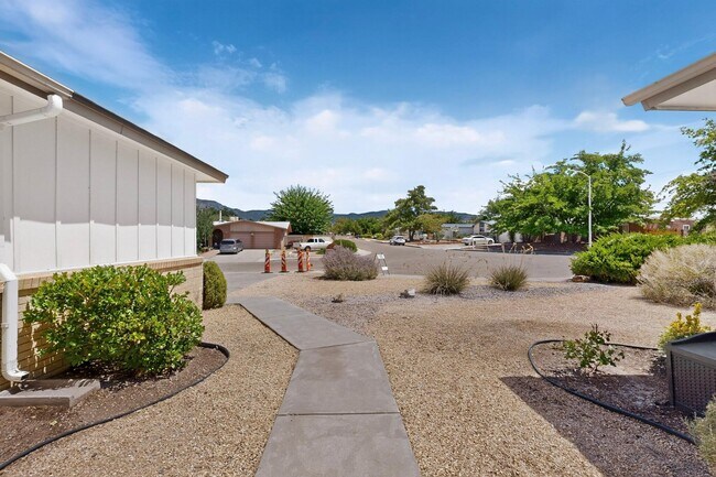 Building Photo - 7101 Cindy Dr NE