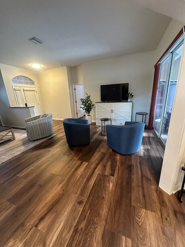 Building Photo - 8960 Huntington Pointe Dr