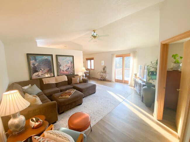 Building Photo - 13057 Velp Ave